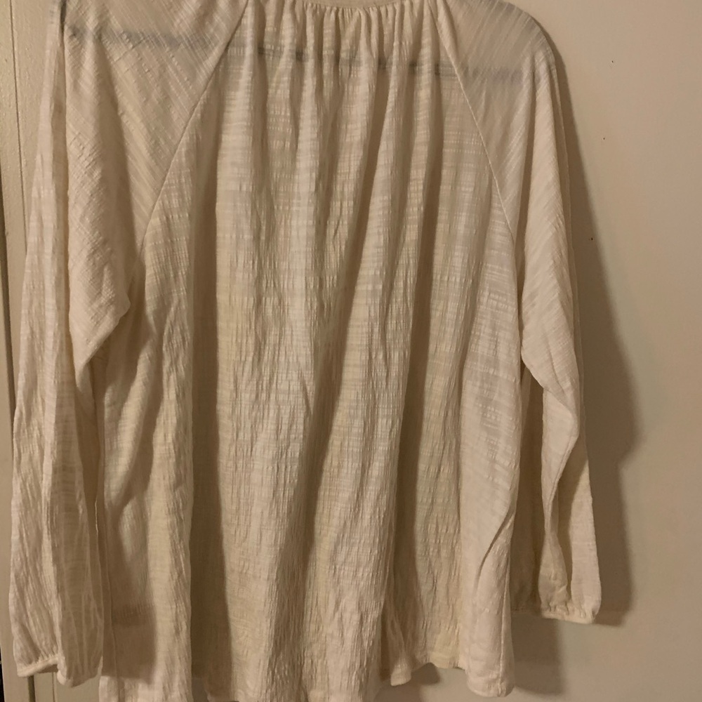 Beautiful blouse - Picture 2 of 2